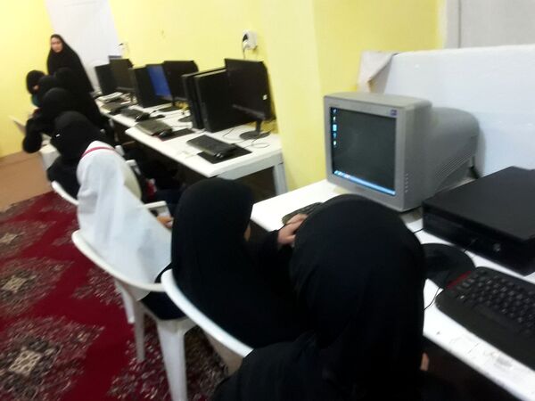 کلاس یادگیری کار با رایانه در کانون لقمان