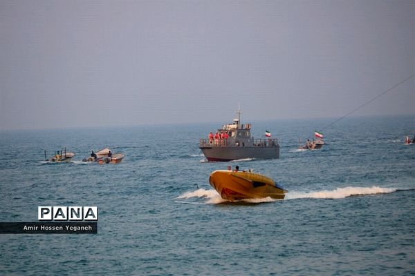 مانور نیروی دریایی جزیره کیش به مناسبت هفته ناجا در جزیره کیش