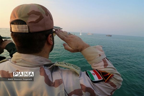 مانور نیروی دریایی جزیره کیش به مناسبت هفته ناجا در جزیره کیش