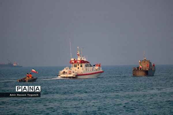 مانور نیروی دریایی جزیره کیش به مناسبت هفته ناجا در جزیره کیش