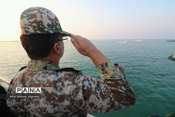 مانور نیروی دریایی جزیره کیش به مناسبت هفته ناجا در جزیره کیش