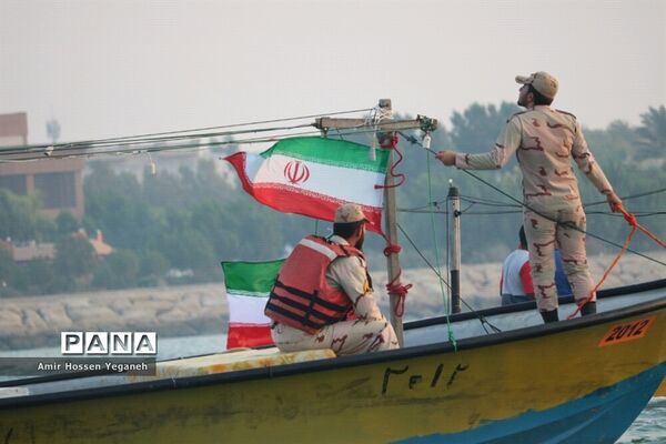 مانور نیروی دریایی جزیره کیش به مناسبت هفته ناجا در جزیره کیش