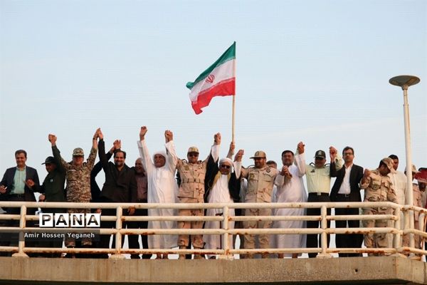 مانور نیروی دریایی جزیره کیش به مناسبت هفته ناجا در جزیره کیش