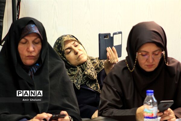 نشست تخصصی ارائه گزارش تحولات جامعه زنان عشایری و روستایی