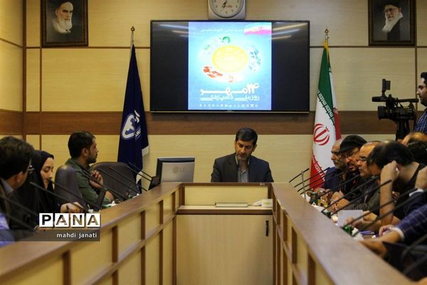 بازدید خبرنگاران از کشتارگاه صنعتی مرغ بهاران