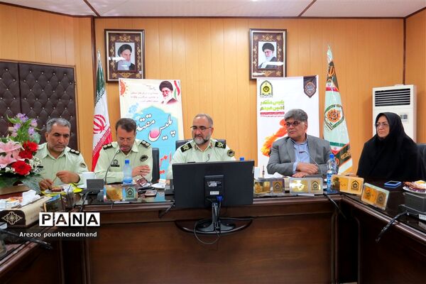 دیدار جمعی از مدال آوران و نخبگان مدارس  پسرانه تیزهوشان یزد با فرمانده نیروی انتظامی استان