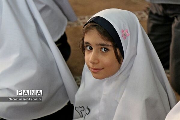 مراسم آغازین آموزش رسمی قرآن به دانش‌آموزان ابتدایی