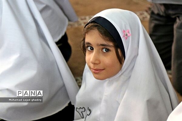 مراسم آغازین آموزش رسمی قرآن به دانش‌آموزان ابتدایی