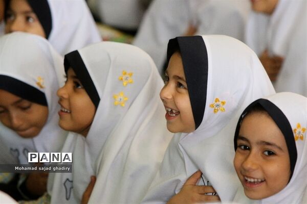 مراسم آغازین آموزش رسمی قرآن به دانش‌آموزان ابتدایی