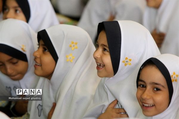 مراسم آغازین آموزش رسمی قرآن به دانش‌آموزان ابتدایی