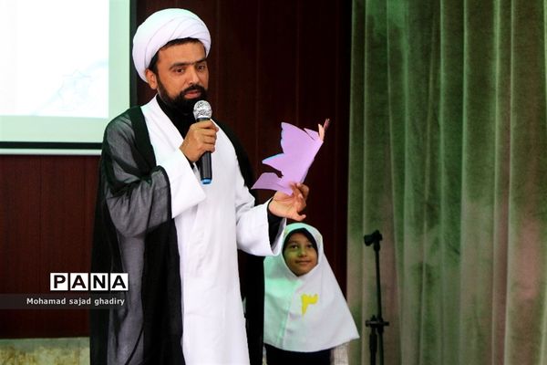 مراسم آغازین آموزش رسمی قرآن به دانش‌آموزان ابتدایی