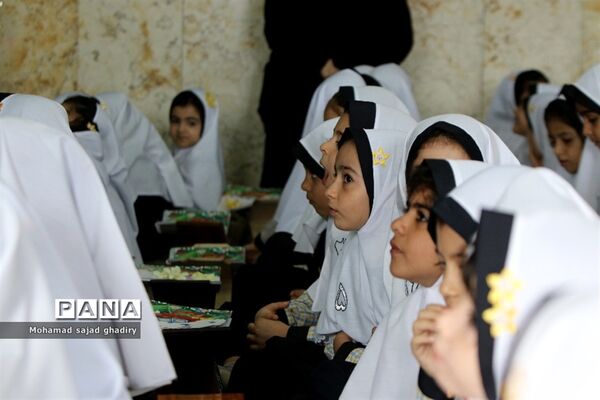 مراسم آغازین آموزش رسمی قرآن به دانش‌آموزان ابتدایی
