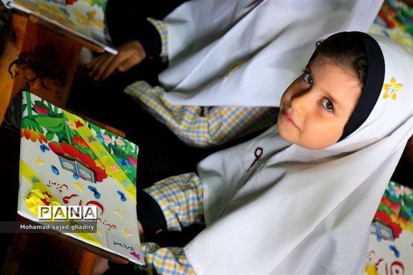 مراسم آغازین آموزش رسمی قرآن به دانش‌آموزان ابتدایی