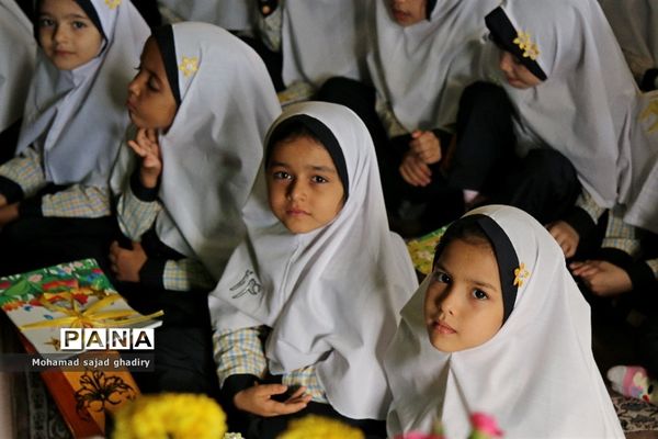 مراسم آغازین آموزش رسمی قرآن به دانش‌آموزان ابتدایی