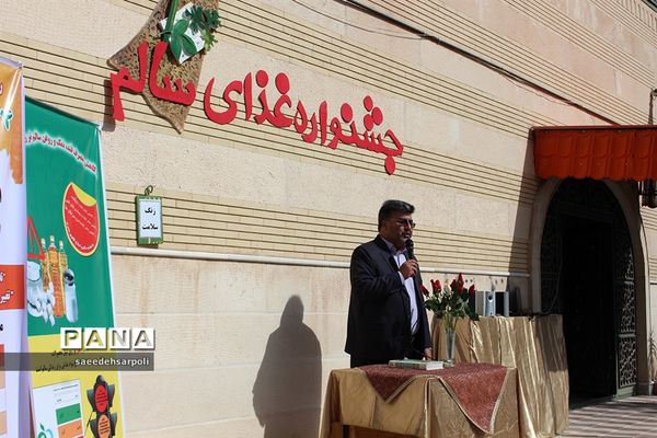 جشنواره غذای سالم در هنرستان رسالت بیرجند