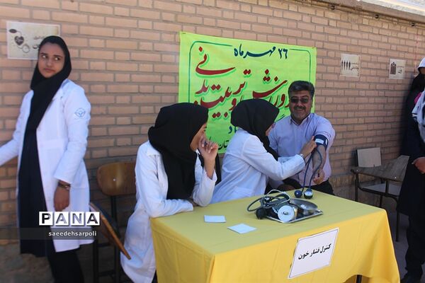 جشنواره غذای سالم در هنرستان رسالت بیرجند