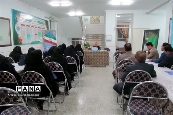 برگزاری کارگروه مشترک دبیرستان‌های پسرانه و دخترانه استعداد درخشان دکتر رمضانخانی و دکتر شاهی ناحیه یک یزد