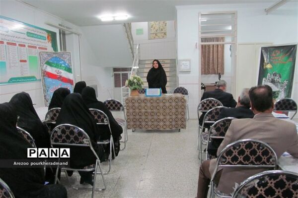 برگزاری کارگروه مشترک دبیرستان‌های پسرانه و دخترانه استعداد درخشان دکتر رمضانخانی و دکتر شاهی ناحیه یک یزد