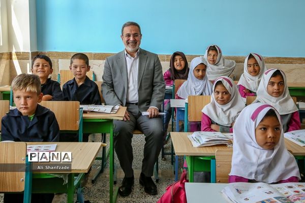 بازدید وزیر آموزش و پرورش از مدارس منطقه جوادآباد و افتتاح مدرسه اتباع