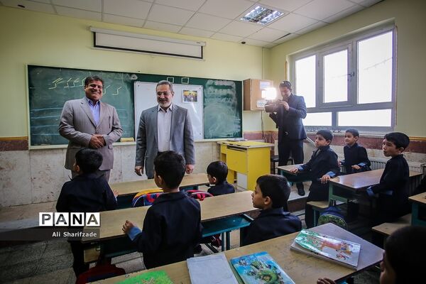 بازدید وزیر آموزش و پرورش از مدارس منطقه جوادآباد و افتتاح مدرسه اتباع