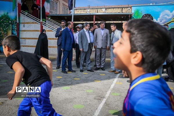 بازدید وزیر آموزش و پرورش از مدارس منطقه جوادآباد و افتتاح مدرسه اتباع