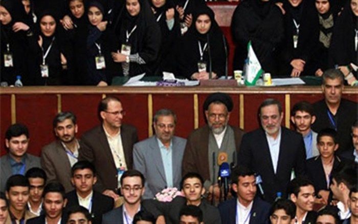 حضور فعال نمایندگان استان همدان در مجلس دانش آموزی