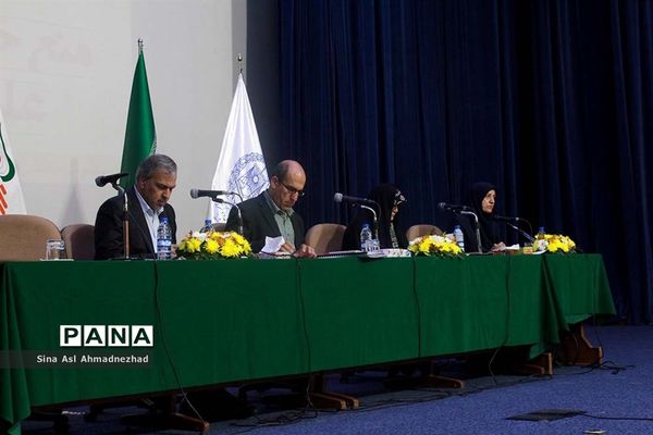 همایش خشونت علیه زنان در تالار پتروشیمی