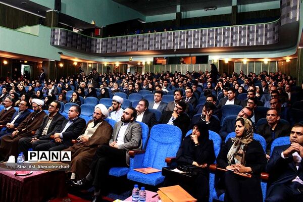 همایش خشونت علیه زنان در تالار پتروشیمی