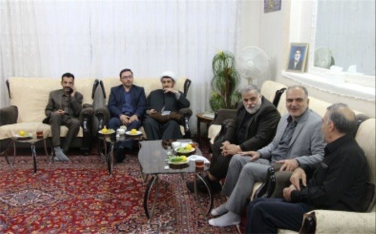 تجلیل از خانواده شهدا در شهرری