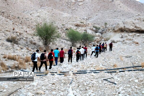 دره نوردی کوه نوردان فارس در«تنگه درزو اخند»