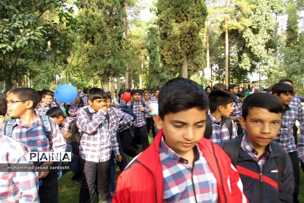 اجرای پیاده‌روی از «خانه تا مدرسه» به مناسبت هفته تربیت بدنی در نی ریز
