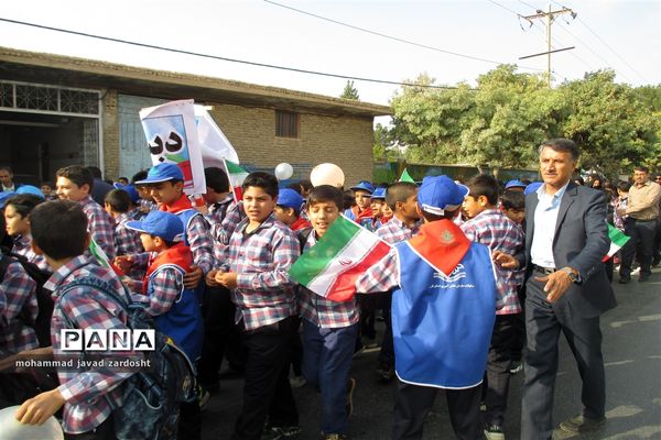 اجرای پیاده‌روی از «خانه تا مدرسه» به مناسبت هفته تربیت بدنی در نی ریز