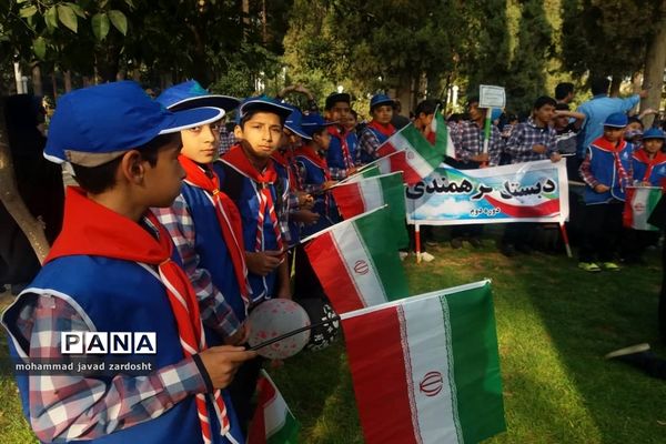 اجرای پیاده‌روی از «خانه تا مدرسه» به مناسبت هفته تربیت بدنی در نی ریز