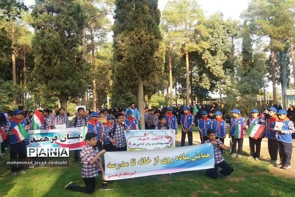 اجرای پیاده‌روی از «خانه تا مدرسه» به مناسبت هفته تربیت بدنی در نی ریز