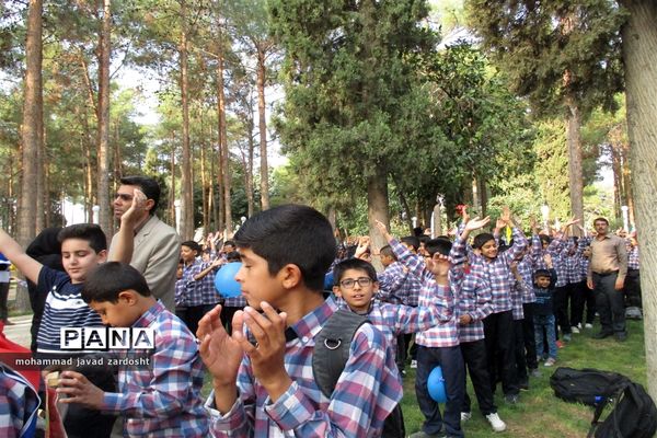 اجرای پیاده‌روی از «خانه تا مدرسه» به مناسبت هفته تربیت بدنی در نی ریز