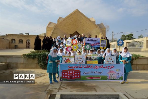 اجرای پیاده‌روی از «خانه تا مدرسه» به مناسبت هفته تربیت بدنی در نی ریز