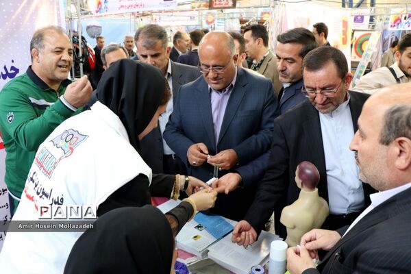 افتتاح نمایشگاه هفته تربیت بدنی و ورزش در ارومیه