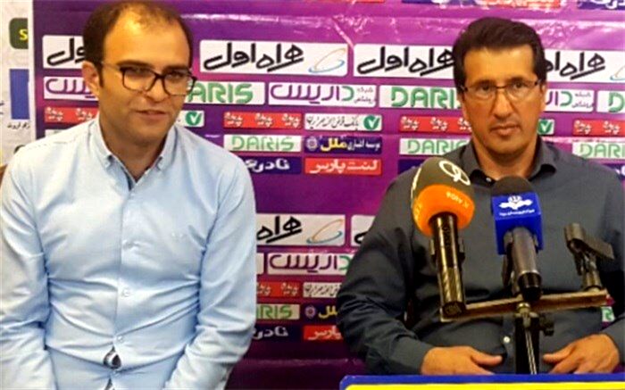 سرمربی تیم تراکتورسازی: استوکس دیر به تیم  ملحق شد