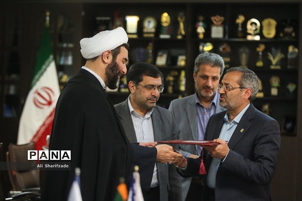 اولین جلسه ستاد مرکزی مدارس شاهد