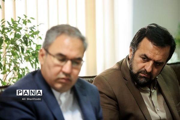 اولین جلسه ستاد مرکزی مدارس شاهد