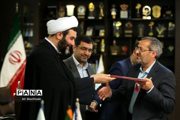 اولین جلسه ستاد مرکزی مدارس شاهد