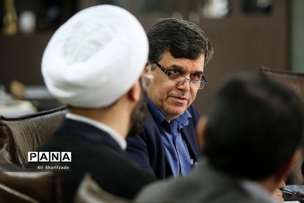 اولین جلسه ستاد مرکزی مدارس شاهد