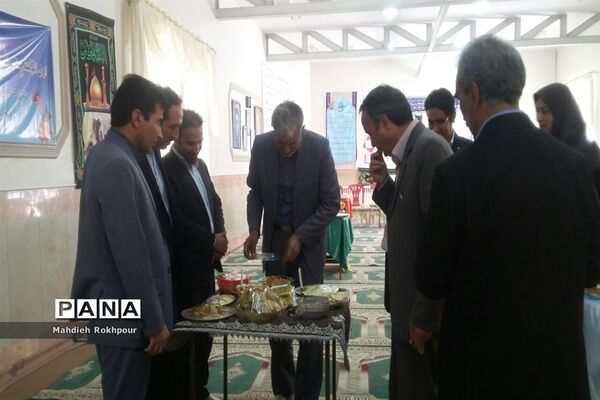 برگزاری جشنواره غذای سالم دردبیرستان فخرالزمان قریب