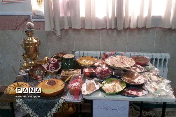 برگزاری جشنواره غذای سالم دردبیرستان فخرالزمان قریب