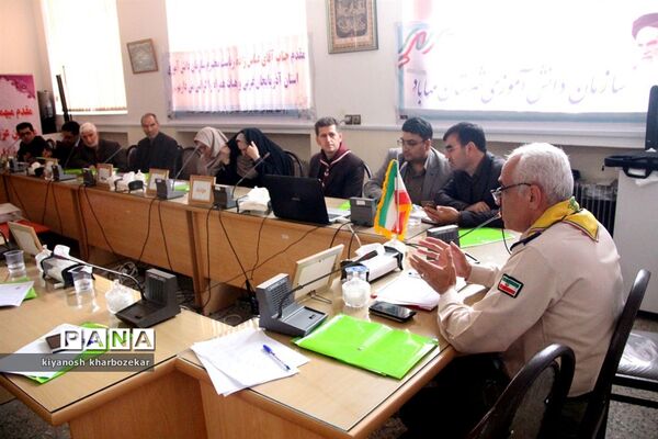 نشست قطبی کارشناسان سازمان دانش آموزی شهرستان های جنوب استان در مهاباد
