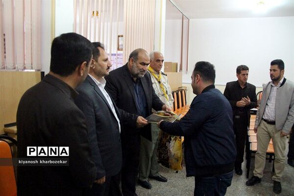نشست قطبی کارشناسان سازمان دانش آموزی شهرستان های جنوب استان در مهاباد