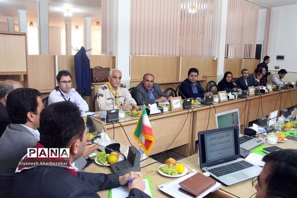 نشست قطبی کارشناسان سازمان دانش آموزی شهرستان های جنوب استان در مهاباد