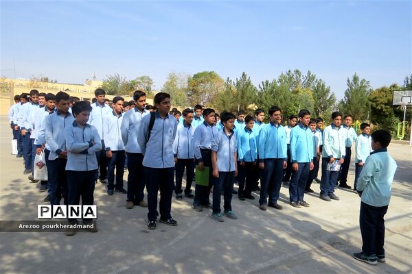 برپایی بازارچه فرهنگی کتاب در دبیرستان شهید صدوقی دوره اول ناحیه 2 یزد