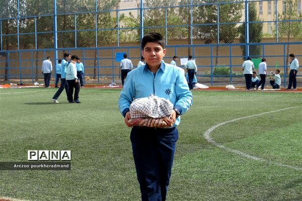 برپایی بازارچه فرهنگی کتاب در دبیرستان شهید صدوقی دوره اول ناحیه 2 یزد