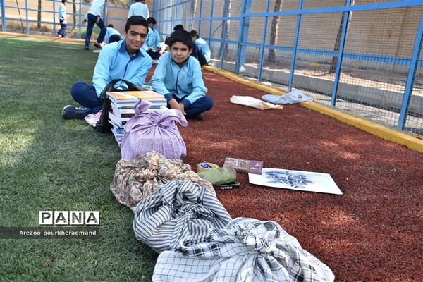 برپایی بازارچه فرهنگی کتاب در دبیرستان شهید صدوقی دوره اول ناحیه 2 یزد